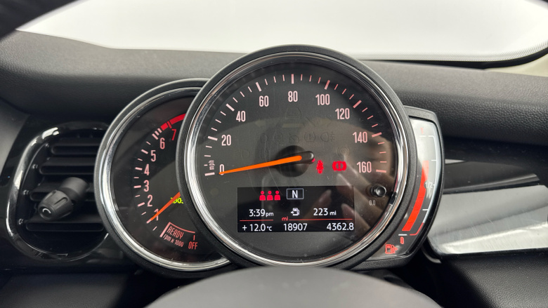 MINI Hatchback 1.5 Cooper Classic 5dr Petrol Hatchback